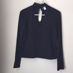 H&M black v-neck top with choker